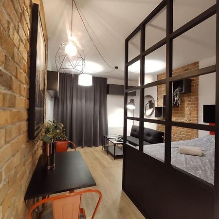 Red Wall Apartment In The Old Town Гданск Екстериор снимка