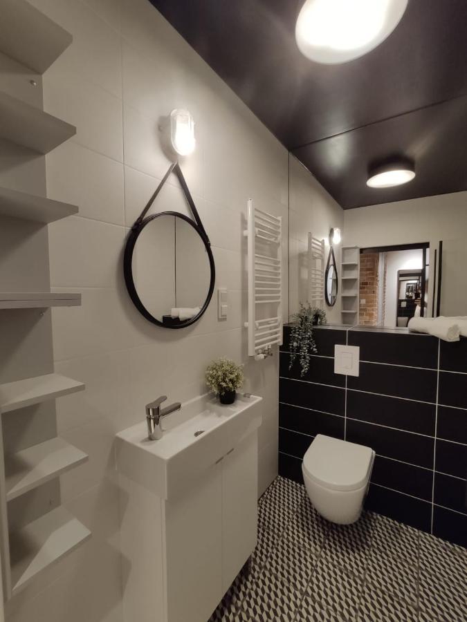 Red Wall Apartment In The Old Town Гданск Екстериор снимка