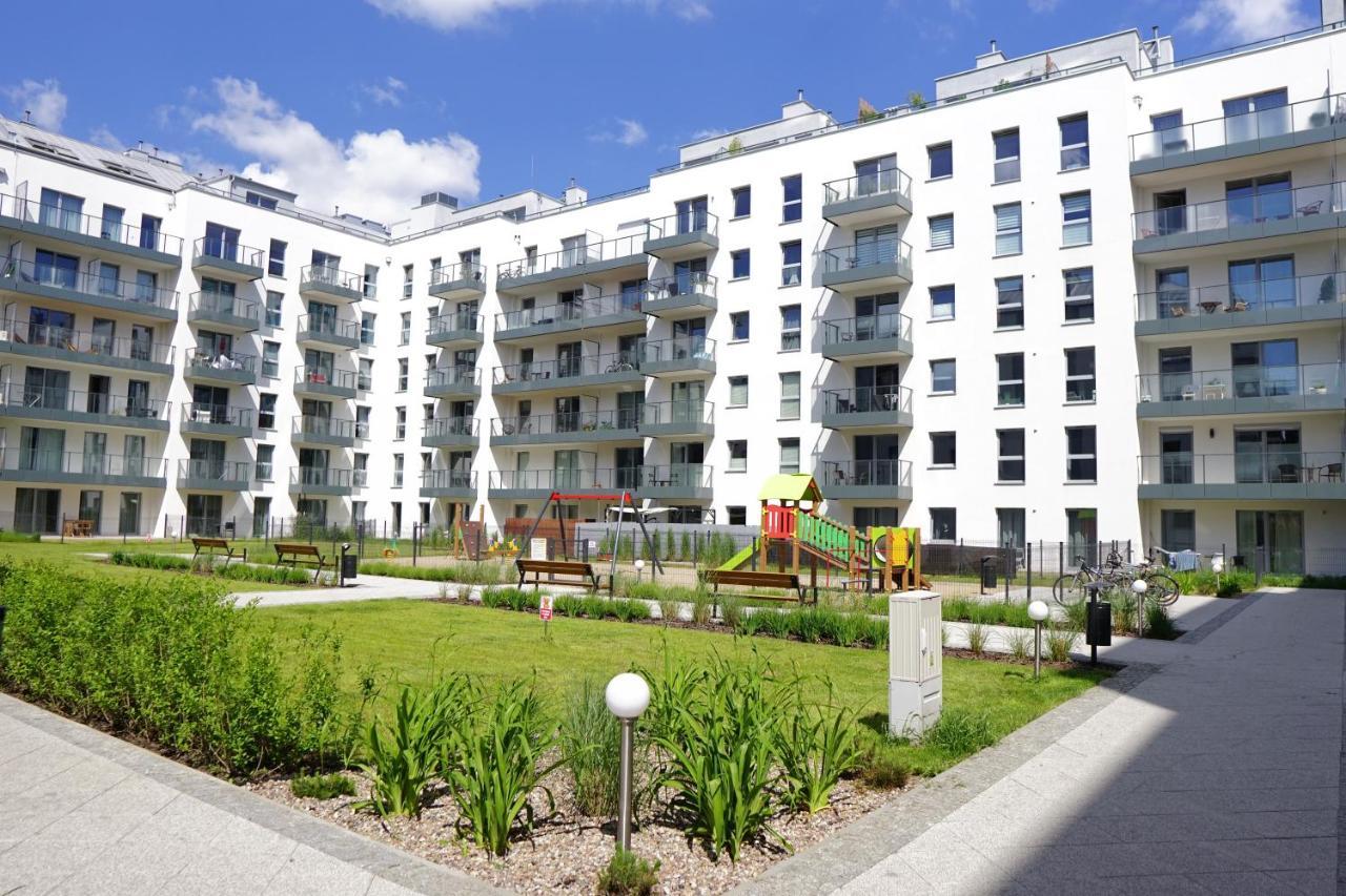 Red Wall Apartment In The Old Town Гданск Екстериор снимка