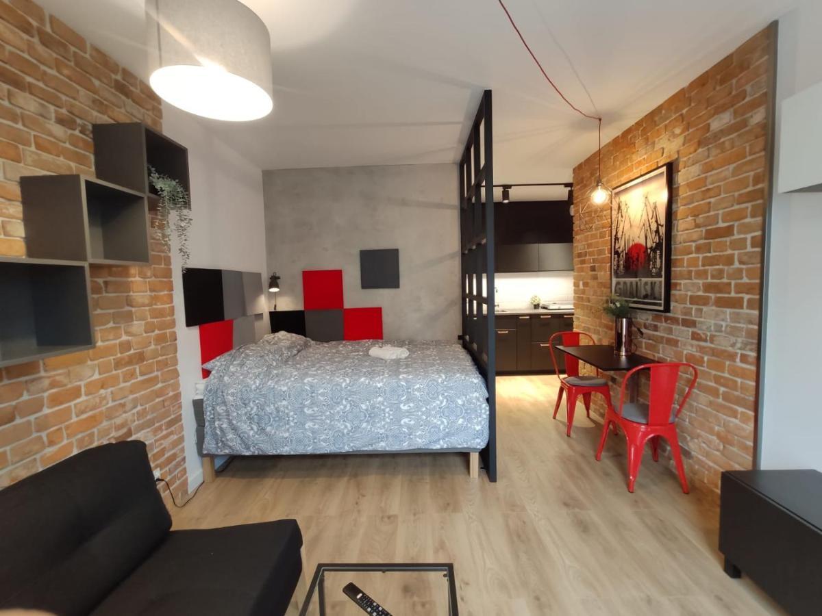 Red Wall Apartment In The Old Town Гданск Екстериор снимка