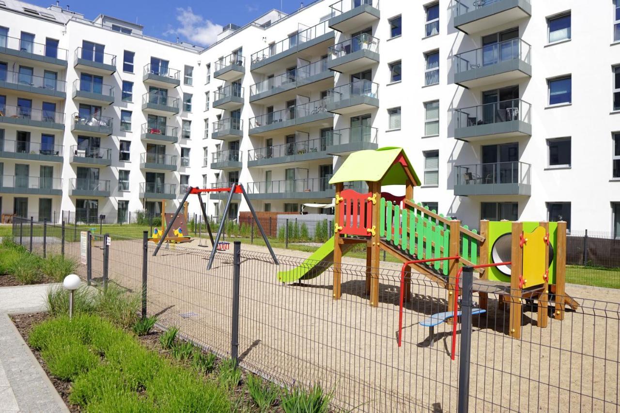 Red Wall Apartment In The Old Town Гданск Екстериор снимка